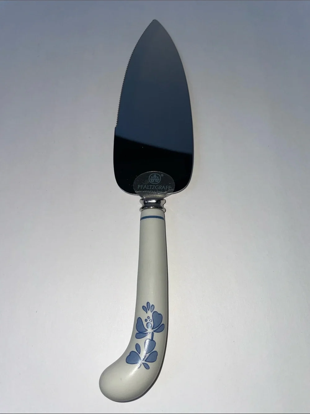 NIB Pfaltzgraff White Ceramic Handle Cake Server with Blue Floral Accent